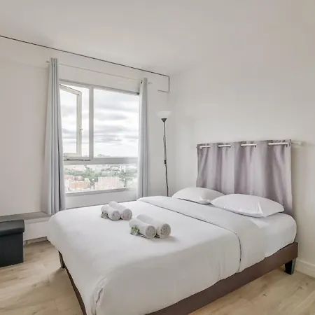 Vandrezanne 1 Stylish 2 Bed Views Parigi