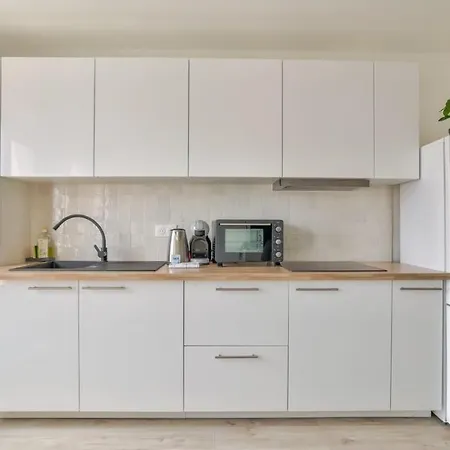 Vandrezanne 1 Stylish 2 Bed Views Parigi