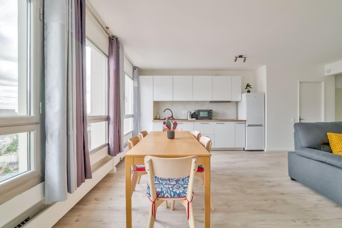 Vandrezanne 1 Stylish 2 Bed Views